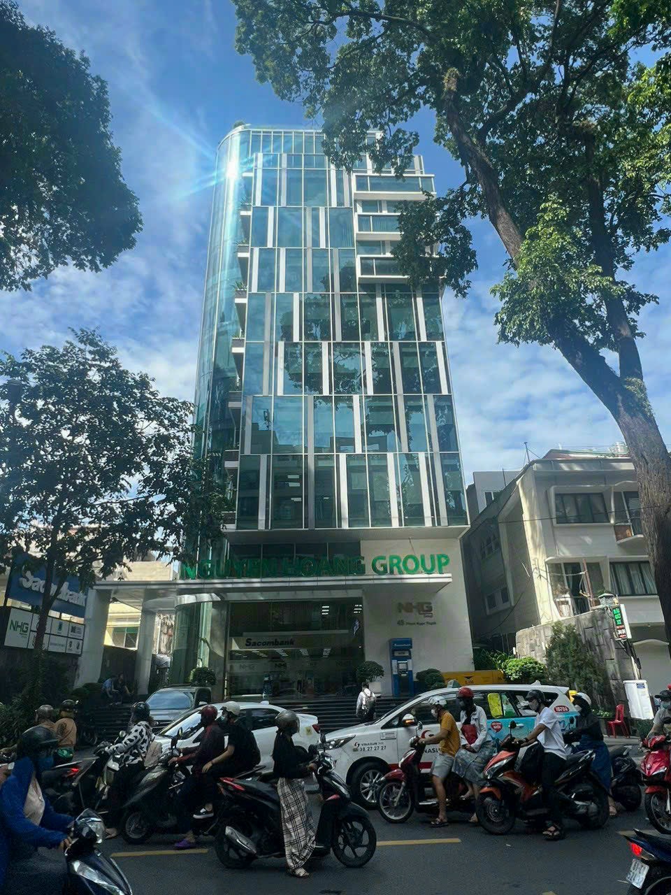 Bán nhà siêu vị trí mặt tiền Nguyễn Gia Trí (D2 cũ) - DT: 9 x 21m - 3 tầng - giá bán 48 tỷ TL