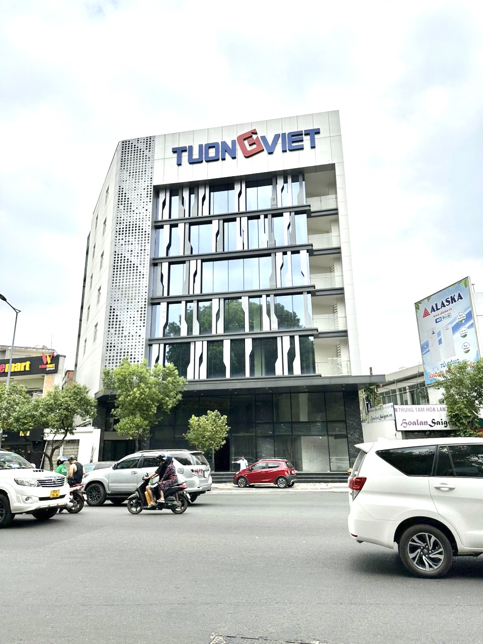 Bán tòa nhà đường Trương Hoàng Thanh, Quận TB  hầm, 6 tầng30 Tỷ.