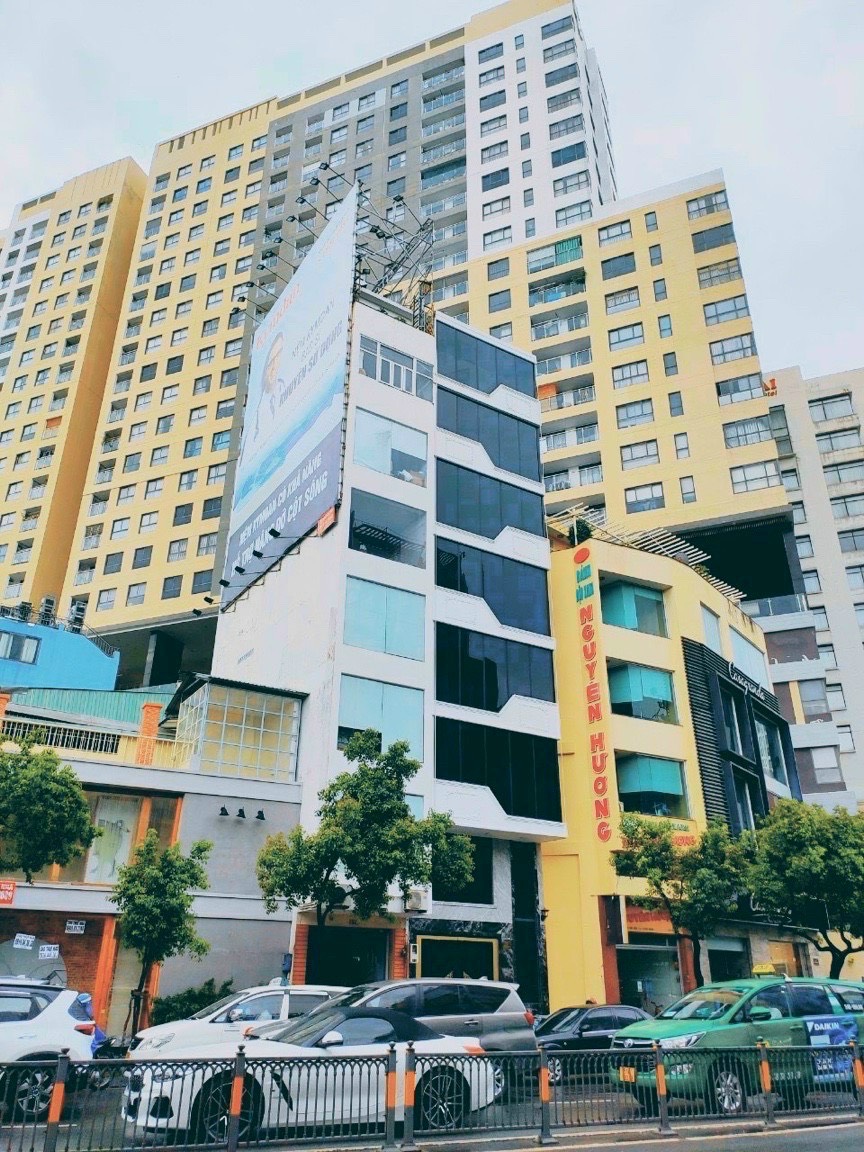 Nhà giá rẻ! Tòa nhà góc 2MT Tân Sơn Nhì, Q. Tân Phú - 7x30m - 7 lầu - HĐT: 150 triệu - giá: 45tỷ