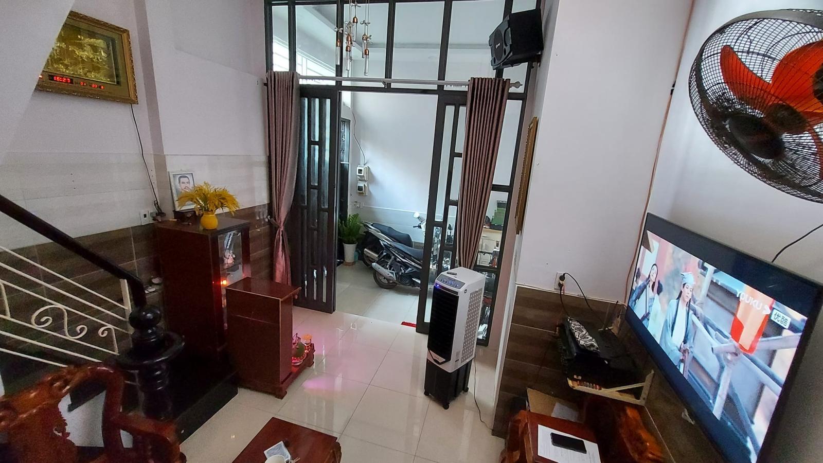 BÁN NHÀ PHẠM THẾ HIỂN, 3 TẦNG, 41.7M2, CÁCH HẺM XE HƠI 10M, QUẬN 8