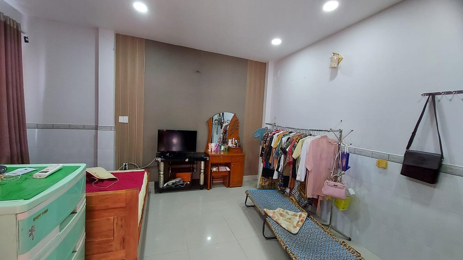 BÁN NHÀ PHẠM THẾ HIỂN, 3 TẦNG, 41.7M2, CÁCH HẺM XE HƠI 10M, QUẬN 8