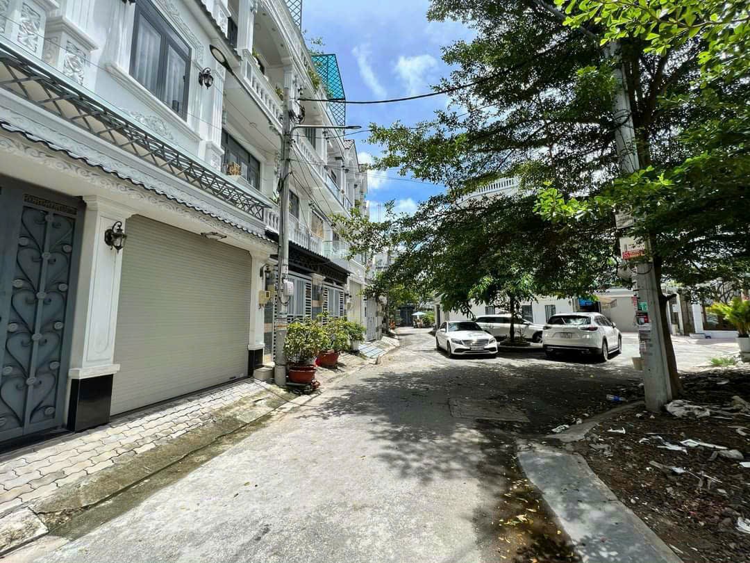 Nhà đẹp giá tốt Nhà Bè KDC phân lô, nhà mới ở ngay, 4 tầng chỉ hơn 5 tỷ