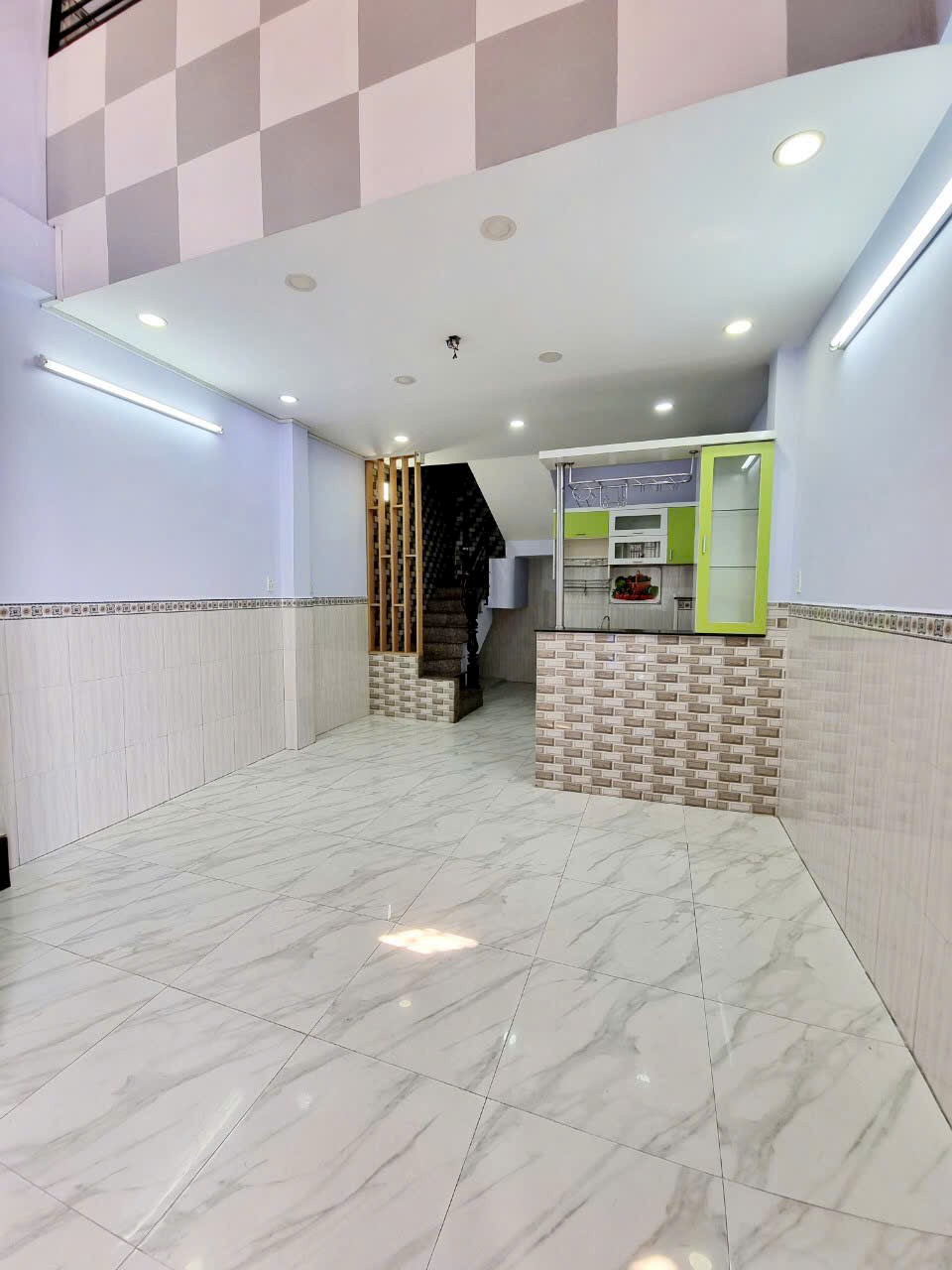 Nhà đẹp Ngang 4x8 m 5 tấm Khánh Hội Q4 có 5 tỷ