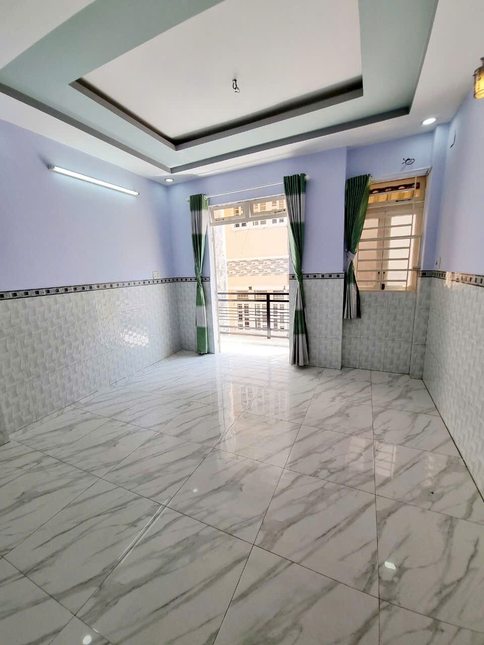 Nhà đẹp Ngang 4x8 m 5 tấm Khánh Hội Q4 có 5 tỷ