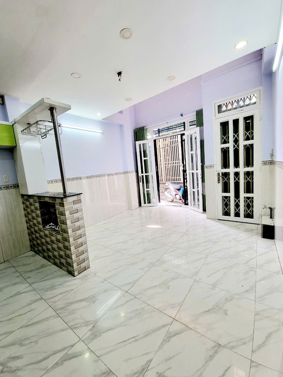 Nhà đẹp Ngang 4x8 m 5 tấm Khánh Hội Q4 có 5 tỷ