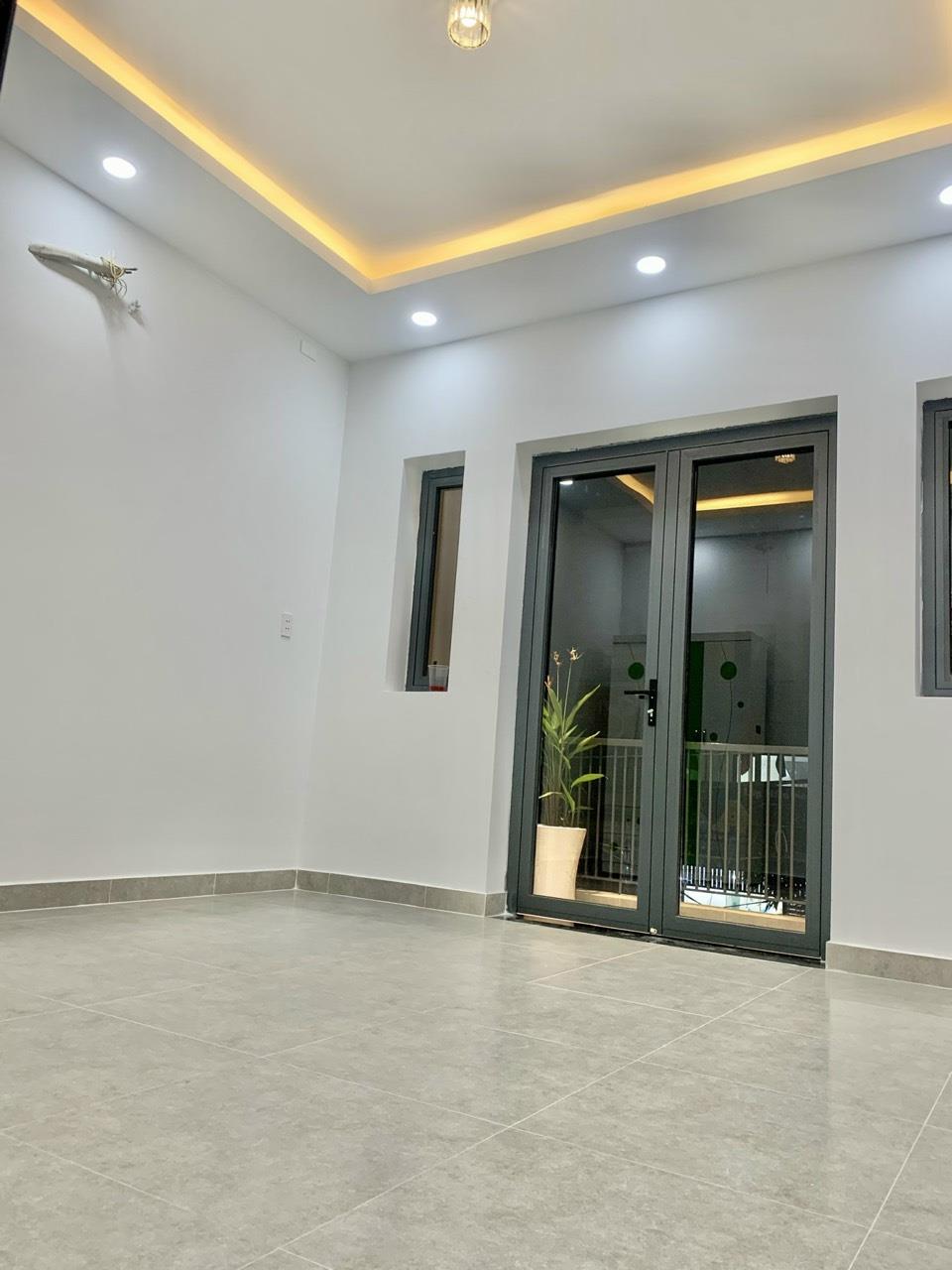 QUẬN 6 VỊ TRÍ MẶT TIỀN KINH DOANH SUNG NGANG 4M DÀI 18M 3 TẦNG CHỈ 10 TỶ NHỈNH.