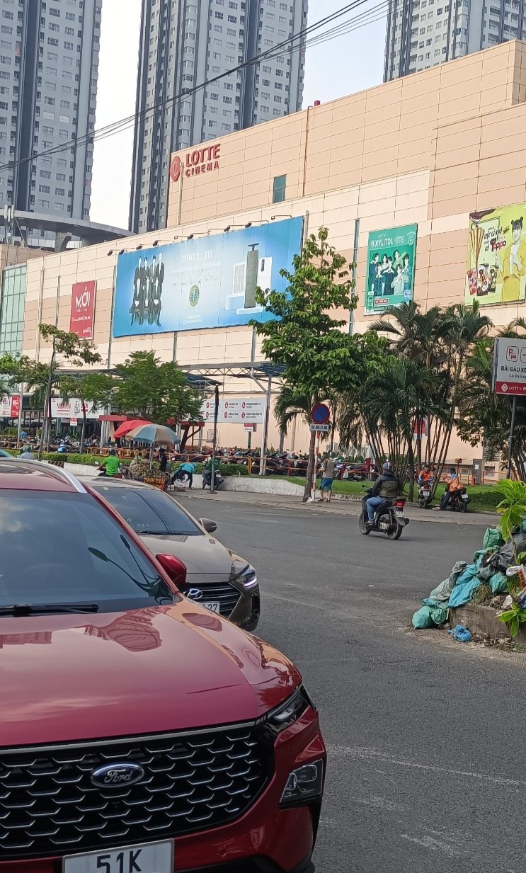 Nhà mặt tiền Nguyễn Thị Thập, 1 trệt 1 lầu ngang hơn 5m cách Lotte Q7 vài bước chân. Chỉ nhỉnh 14 tỷ