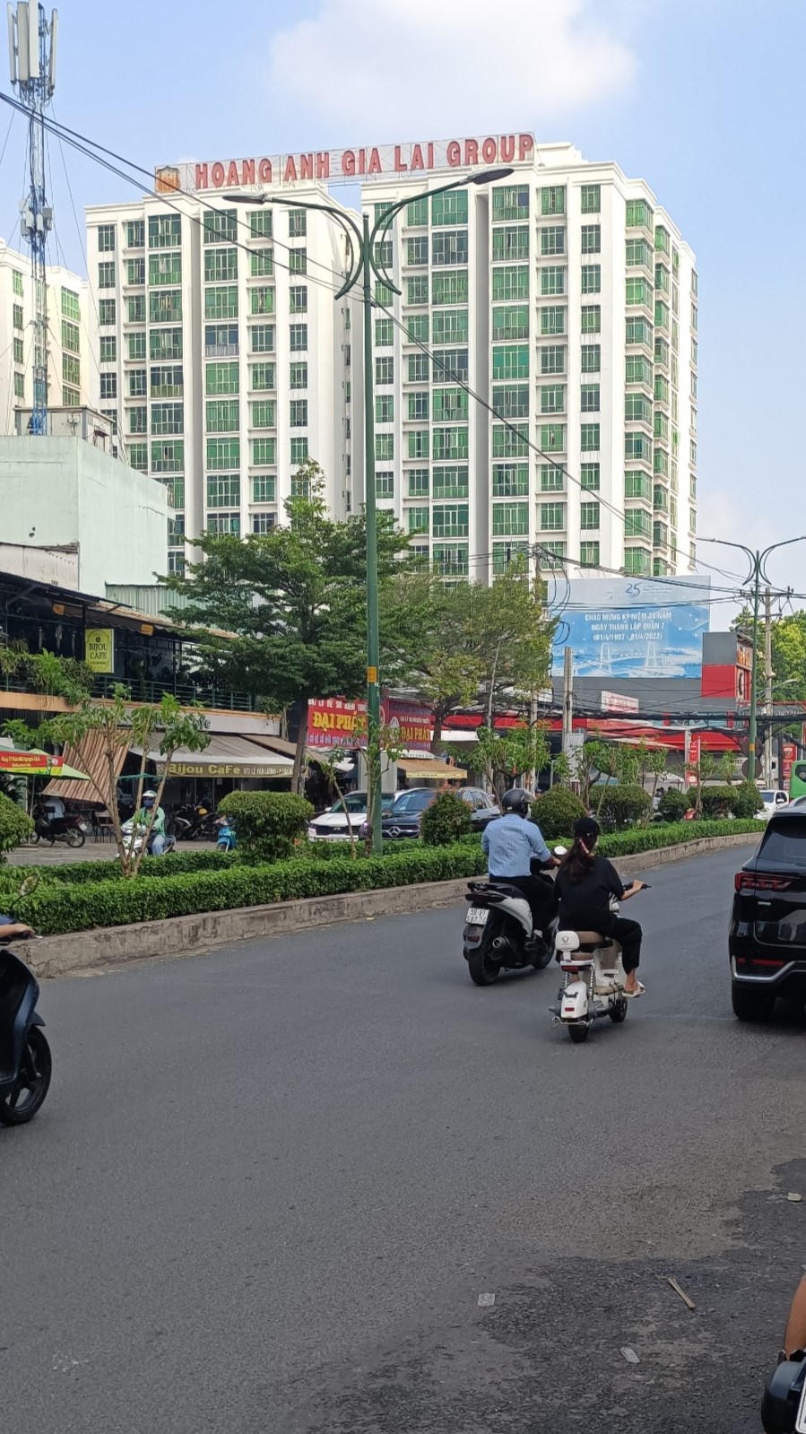 Nhà mặt tiền Nguyễn Thị Thập, 1 trệt 1 lầu ngang hơn 5m cách Lotte Q7 vài bước chân. Chỉ nhỉnh 14 tỷ