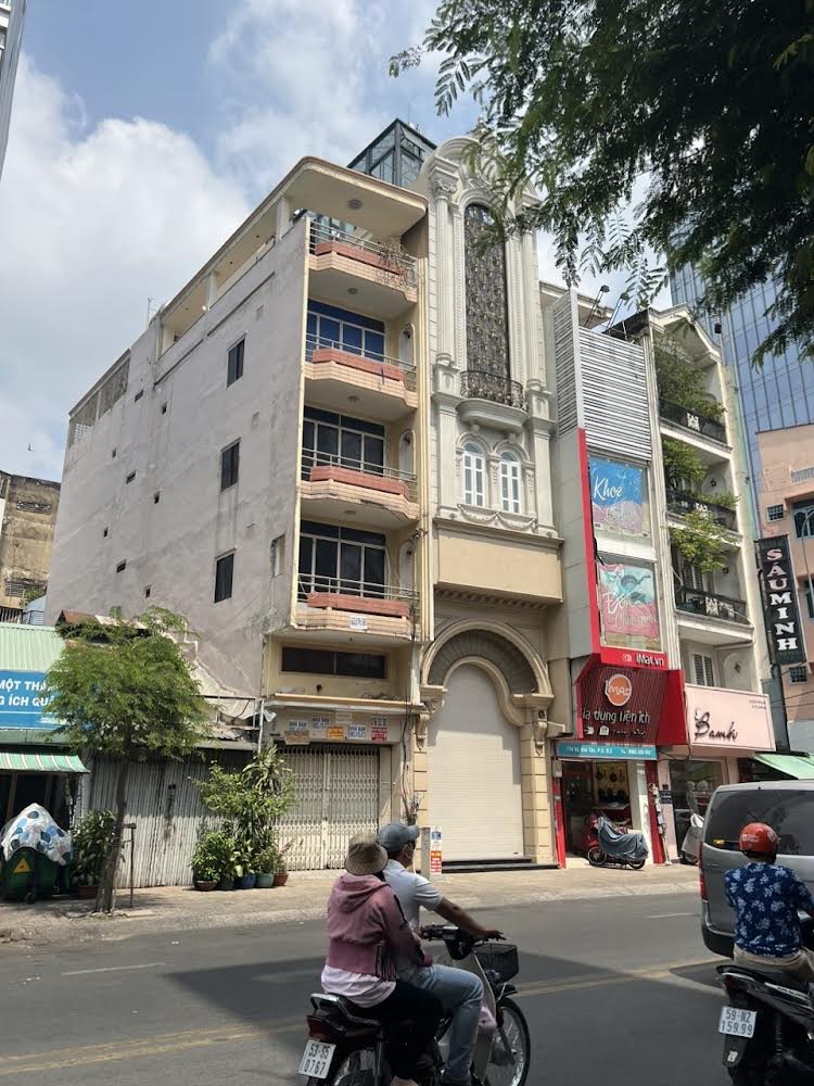 Ngợp bank! Bán gấp nhà MT Nguyễn Trãi P2 Q5, DT: 5x20m xây 3 lầu HDT 80 triệu giá bán 40 về 29 tỷ