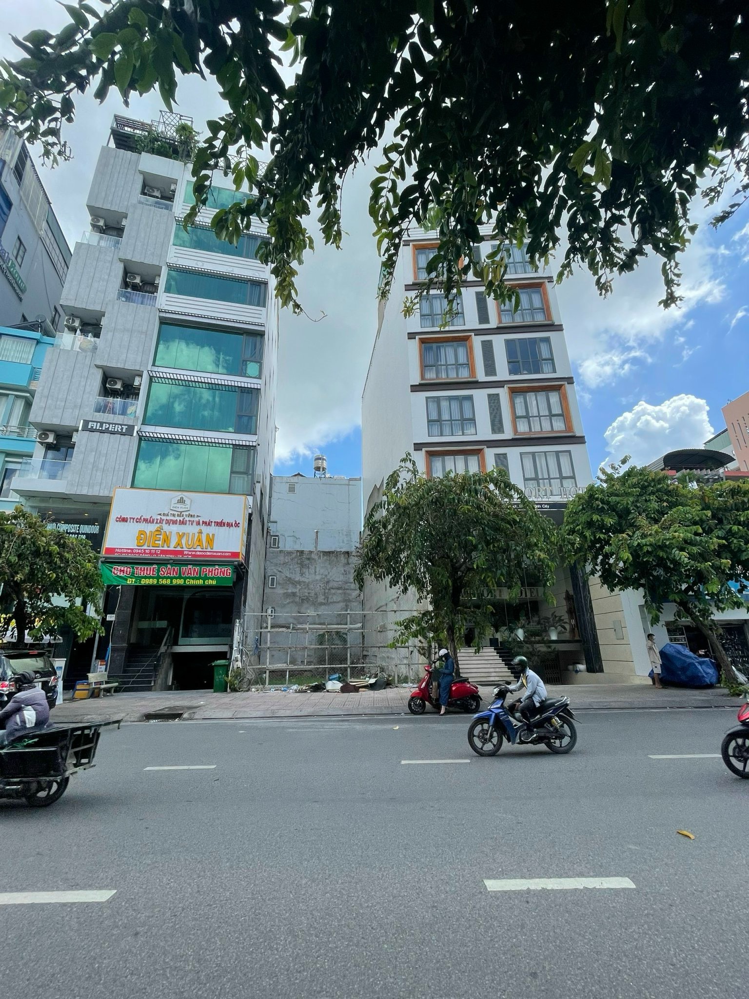  60 Tỷ !!! Bán MT đường Nguyễn Bỉnh Khiêm, Q1  8.02x20.4,  5 Tầng