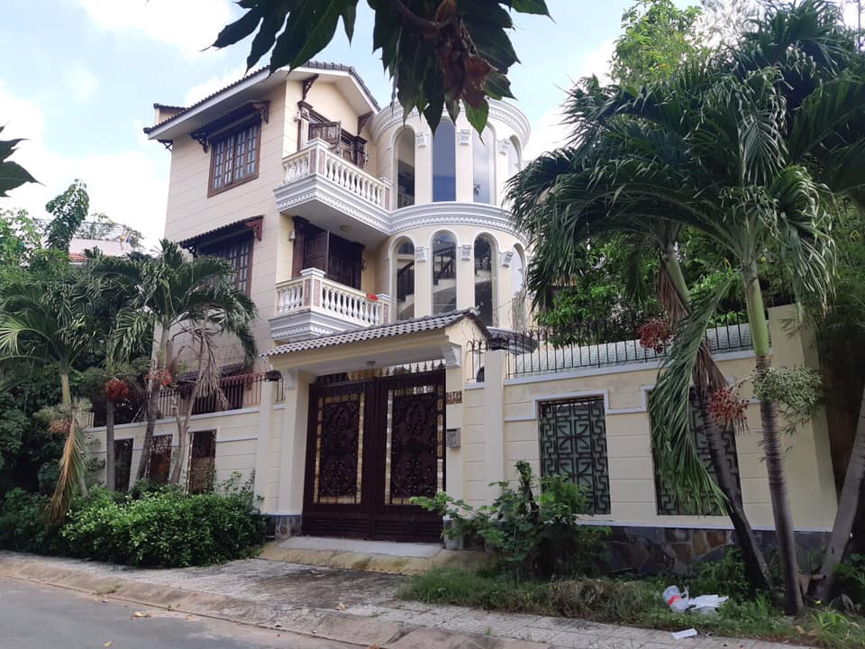 Bán Biệt Thự đường Nguyễn Thái Bình - K300, P12 Tân Bình. DT: 10x18m, 5 tầng. Giá 32 tỷ