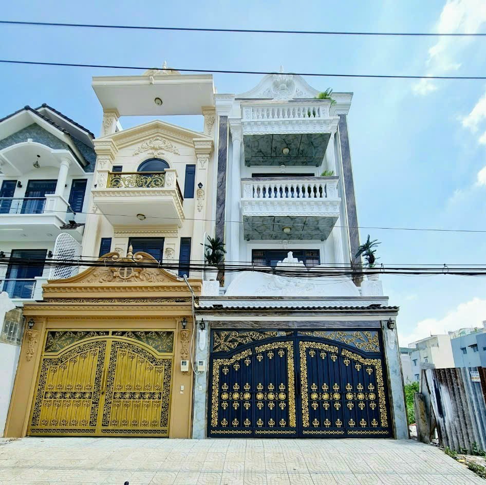 Bán nhà Nhà Bè đường Nguyễn Thị Hương, dt 5x12m, 3 lầu, giá 7 tỷ.