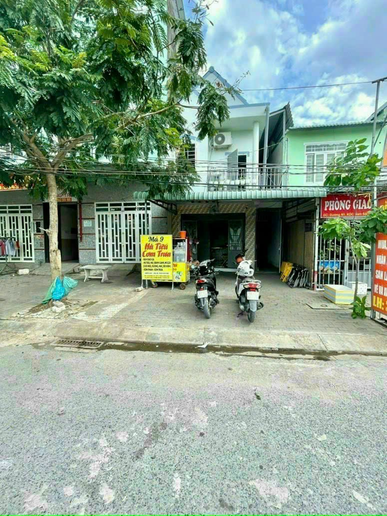 Cần bán Nhà Bán Đường 24m D1 - Khu Long Hậu - Nam Sài Gòn. Giá 3,9 tỷ