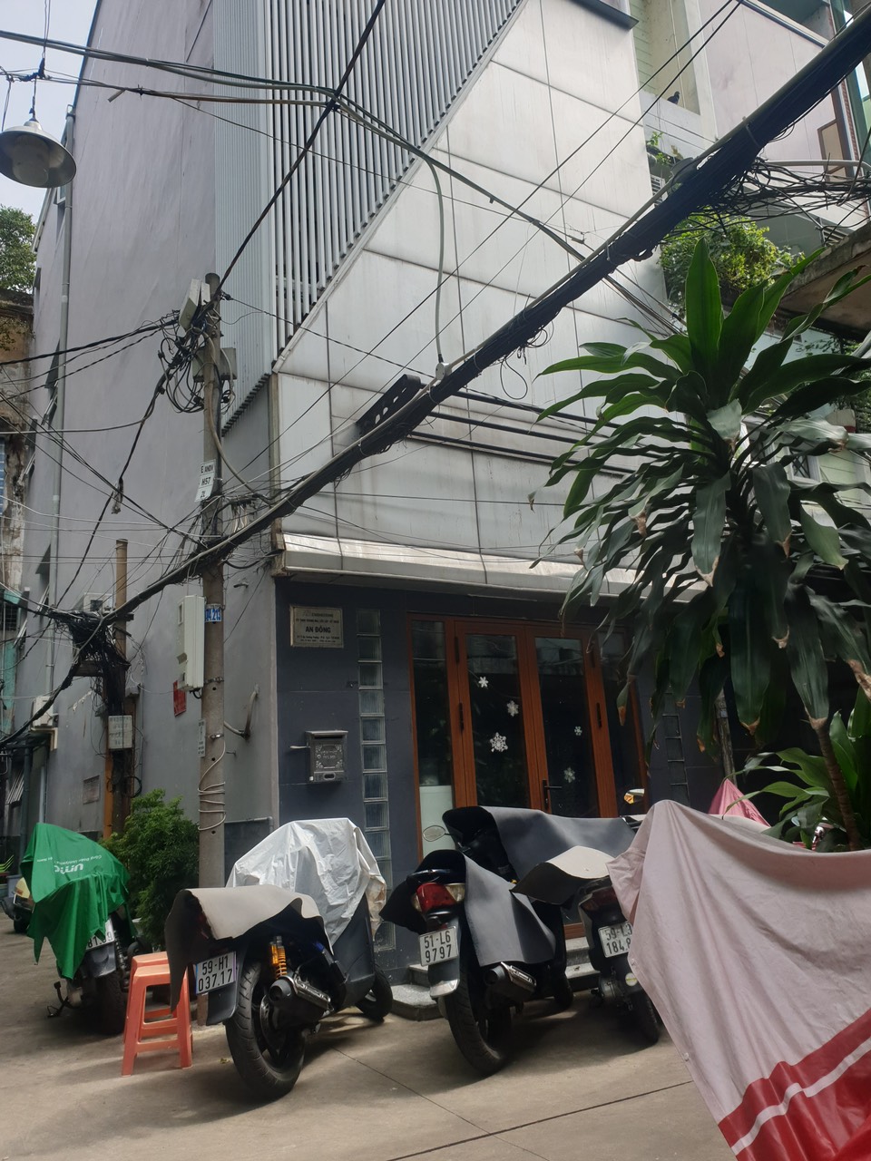 Bán nhà mặt tiền đường Nguyễn Tri Phương Quận 10. Khu phố ẩm thực 4.2x15m nhà 3 lầu ST giá 25.5 tỷ