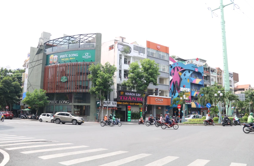 Bán Gấp Cuối Năm Nhà MT Ngay Hoa Sứ , P.7, Q. Phú Nhuận. 8x20m, cn 150m2- chỉ 23,5 tỷ
