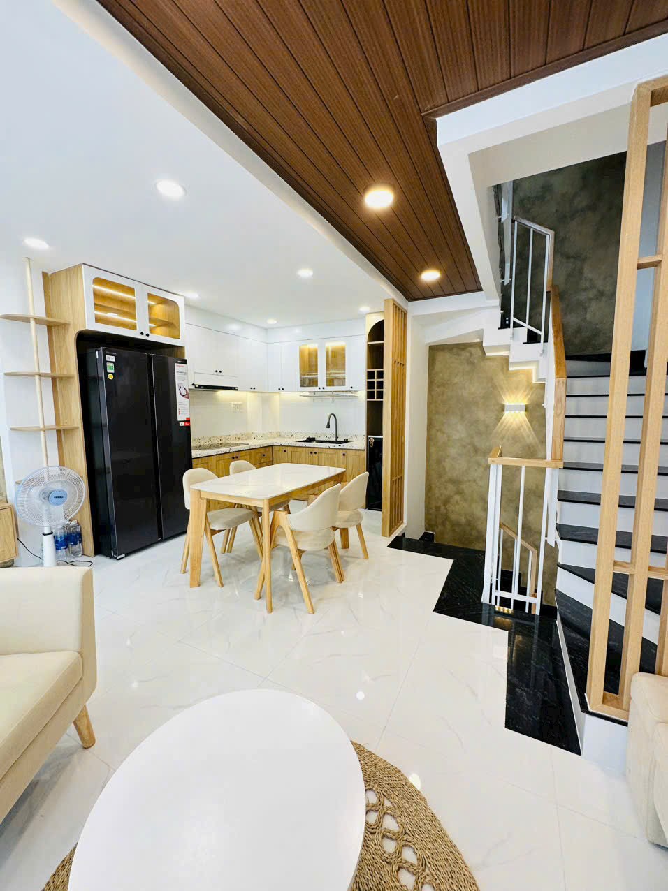 Nhà mới trệt + 3 lầu HXH khu sân bay đường Cửu Long-Lam Sơn P2 Q.Tân Bình Giá 9,2 tỷ
