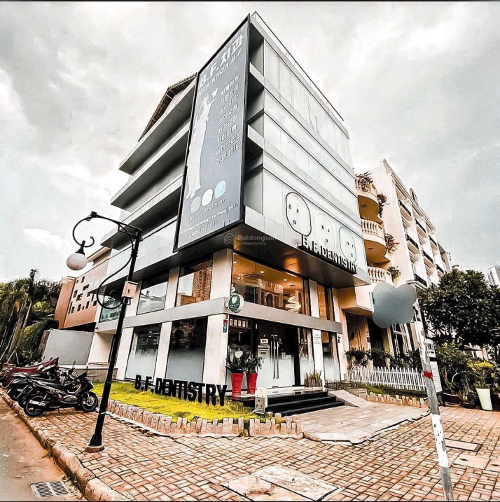 Building 6 tầng góc 3MT Quận Phú Nhuận, HĐT 110 triệu/tháng. DT 8,2 X20. Giá giảm còn 56 tỷ