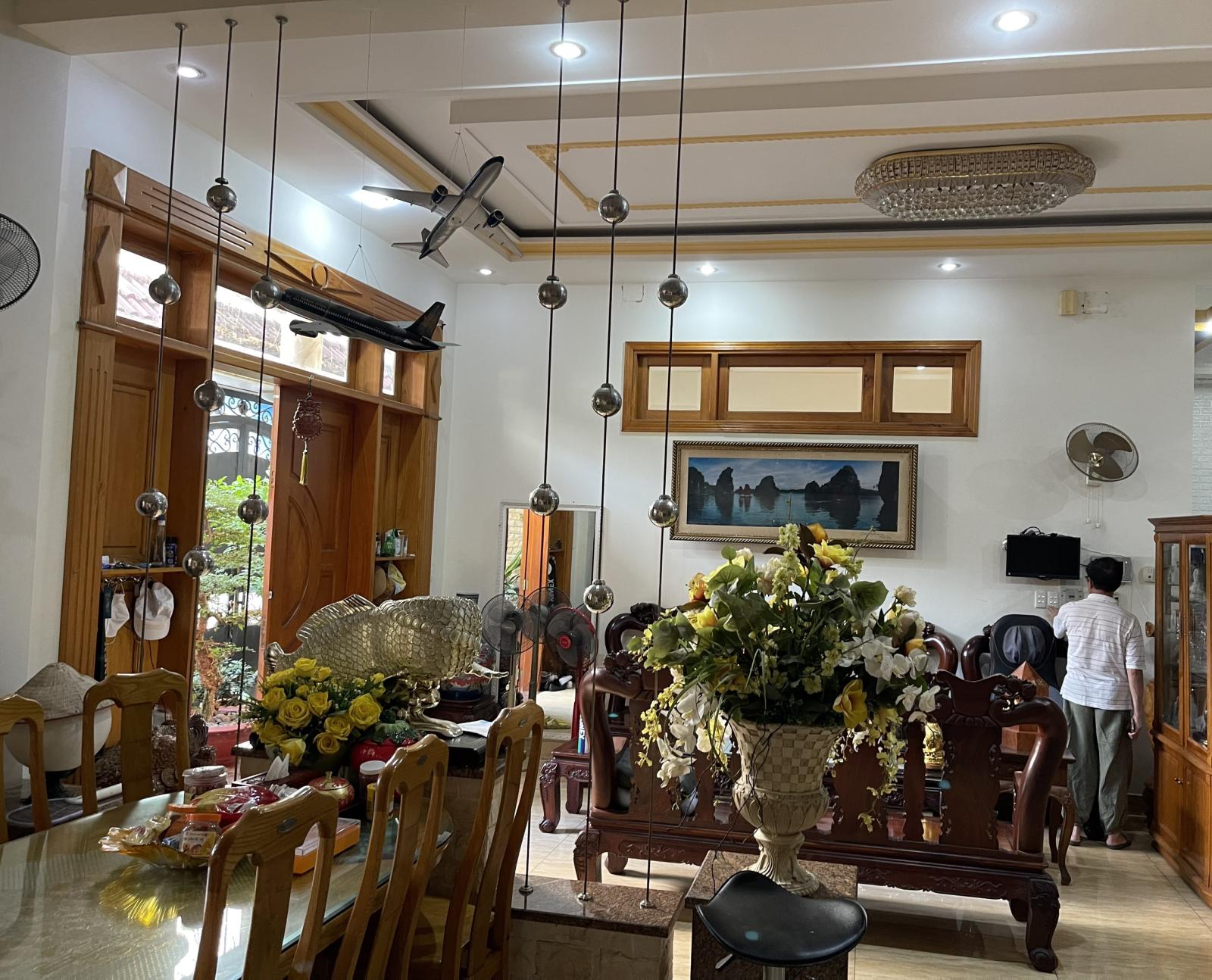 Bán biệt thự siêu đẹp ngay trung tâm Quận Phú Nhuận giá cực kỳ hấp dẫn 