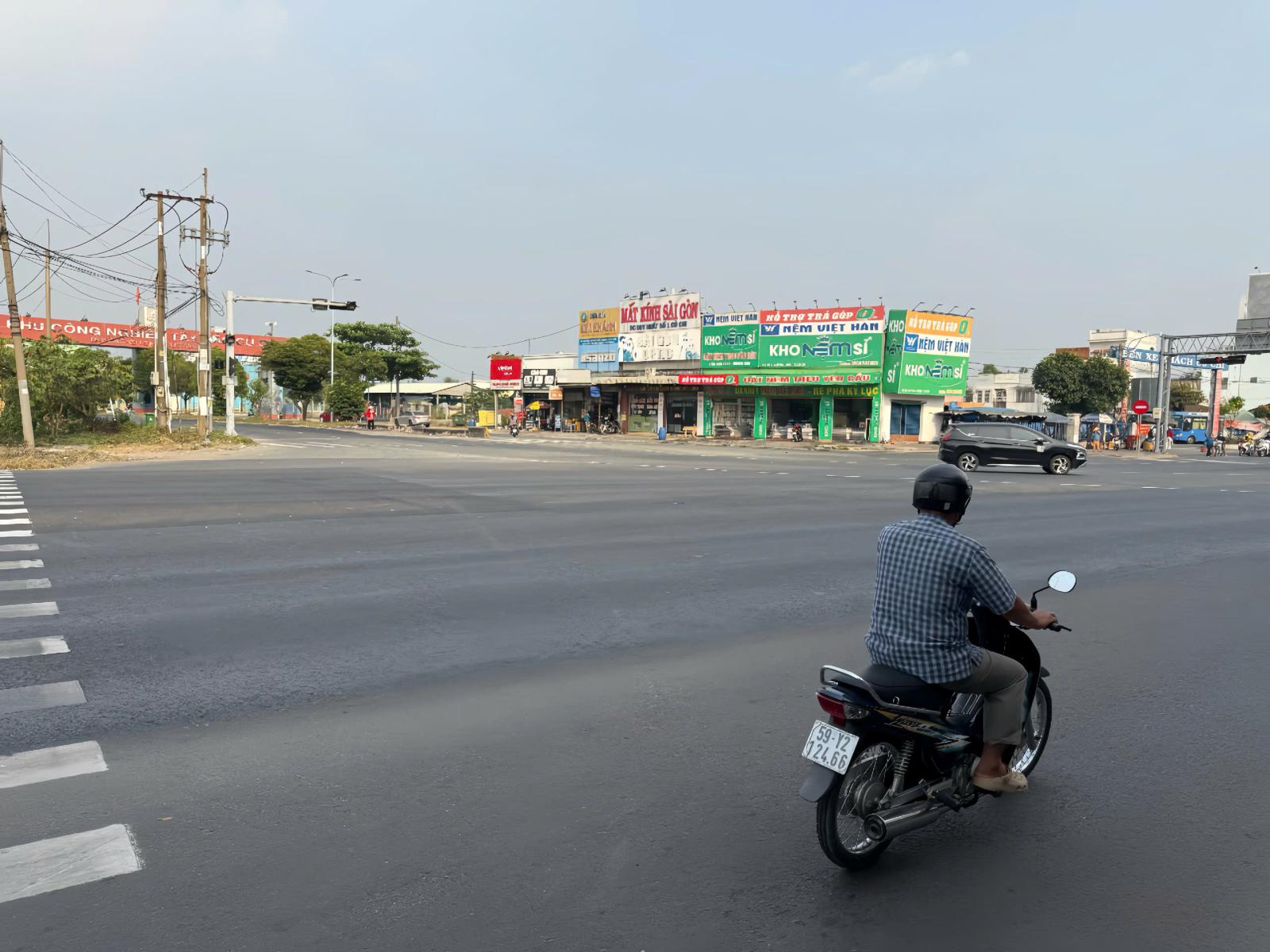 Bán đất tặng nhà mặt tiền HXT ngay bệnh viện Xuyên Á, KCN Tân Phú Trung 201m2 chỉ 4 tỷ