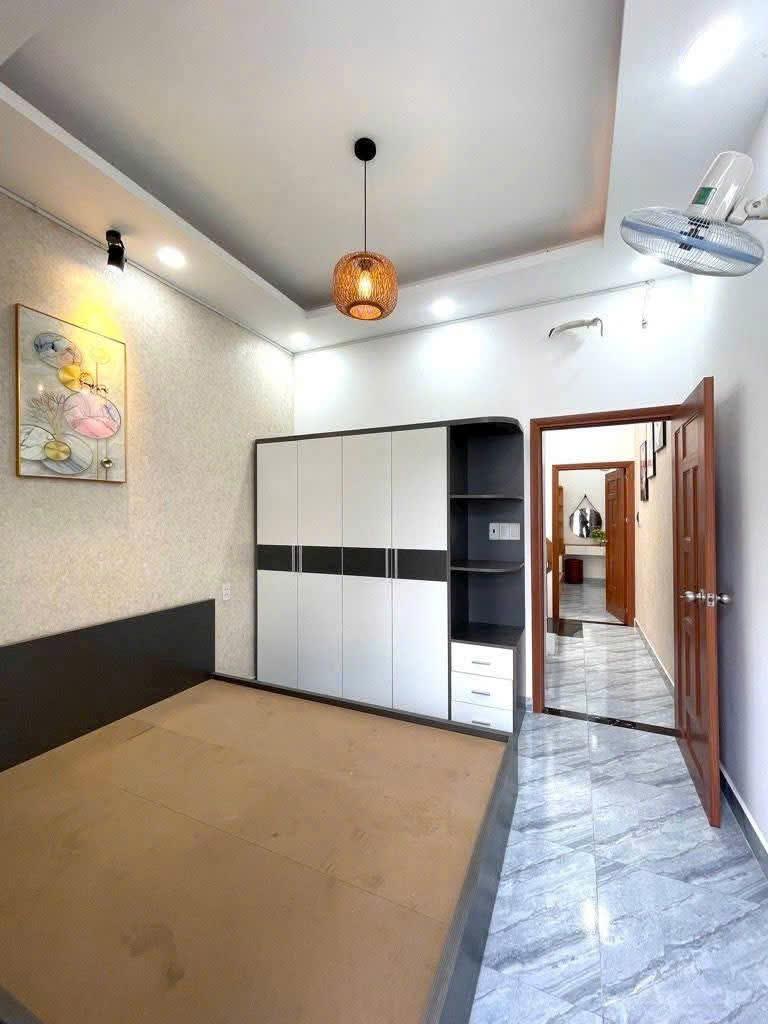 Bán nhà MTKD 2xx Hoàng Hoa Thám, p13, Tân Bình (4*15) cổng ga T3