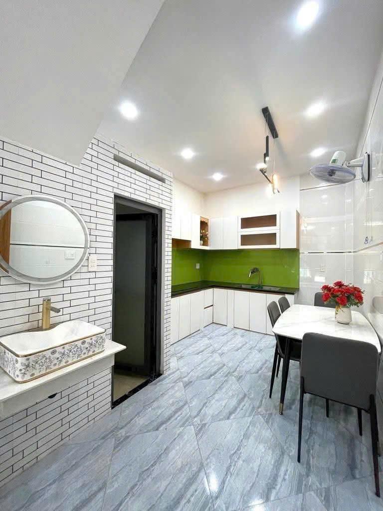 Bán nhà MTKD 2xx Hoàng Hoa Thám, p13, Tân Bình (4*15) cổng ga T3