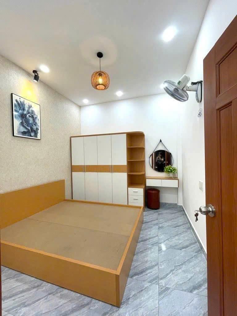 Bán nhà MTKD 2xx Hoàng Hoa Thám, p13, Tân Bình (4*15) cổng ga T3