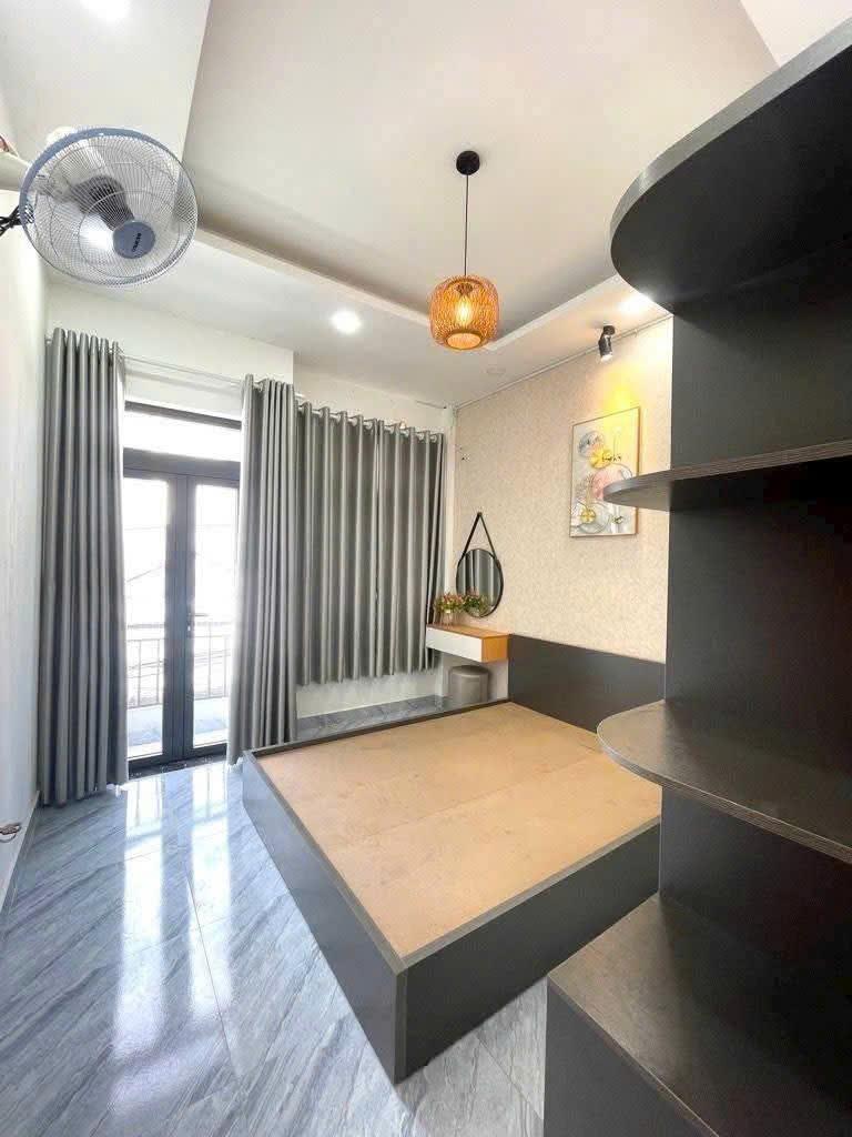 Bán nhà MTKD 2xx Hoàng Hoa Thám, p13, Tân Bình (4*15) cổng ga T3