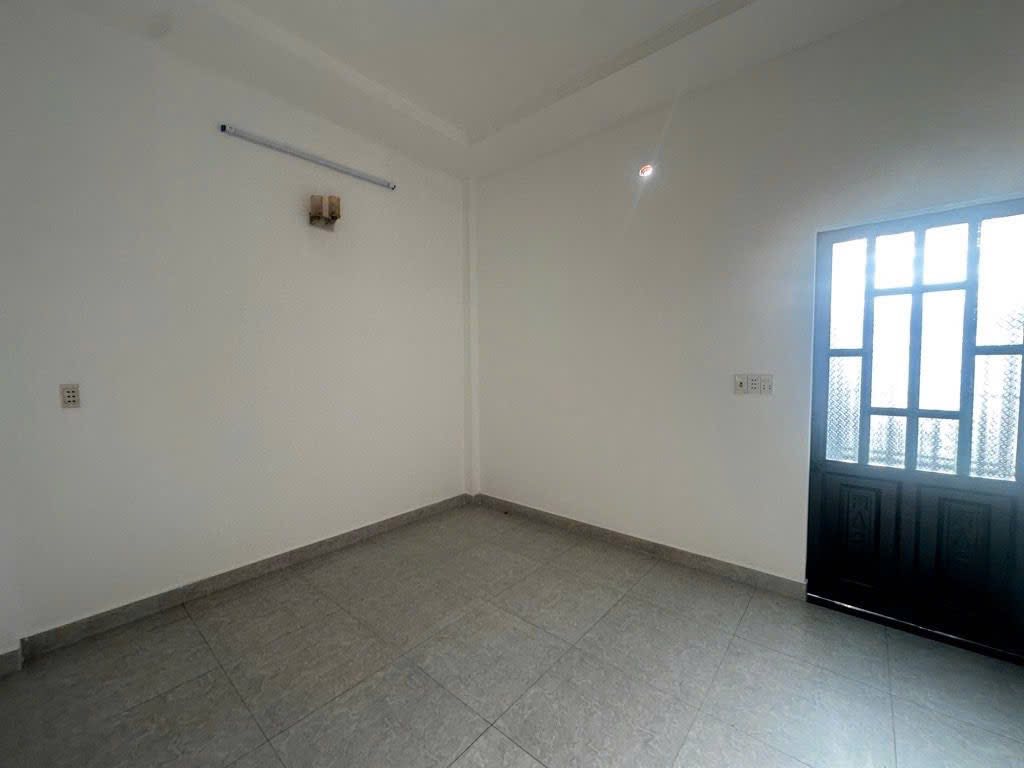 CĂN GÓC HẺM XE HƠI TẬN NHÀ HIỆP THÀNH 35 - VỊ TRÍ ĐẸP