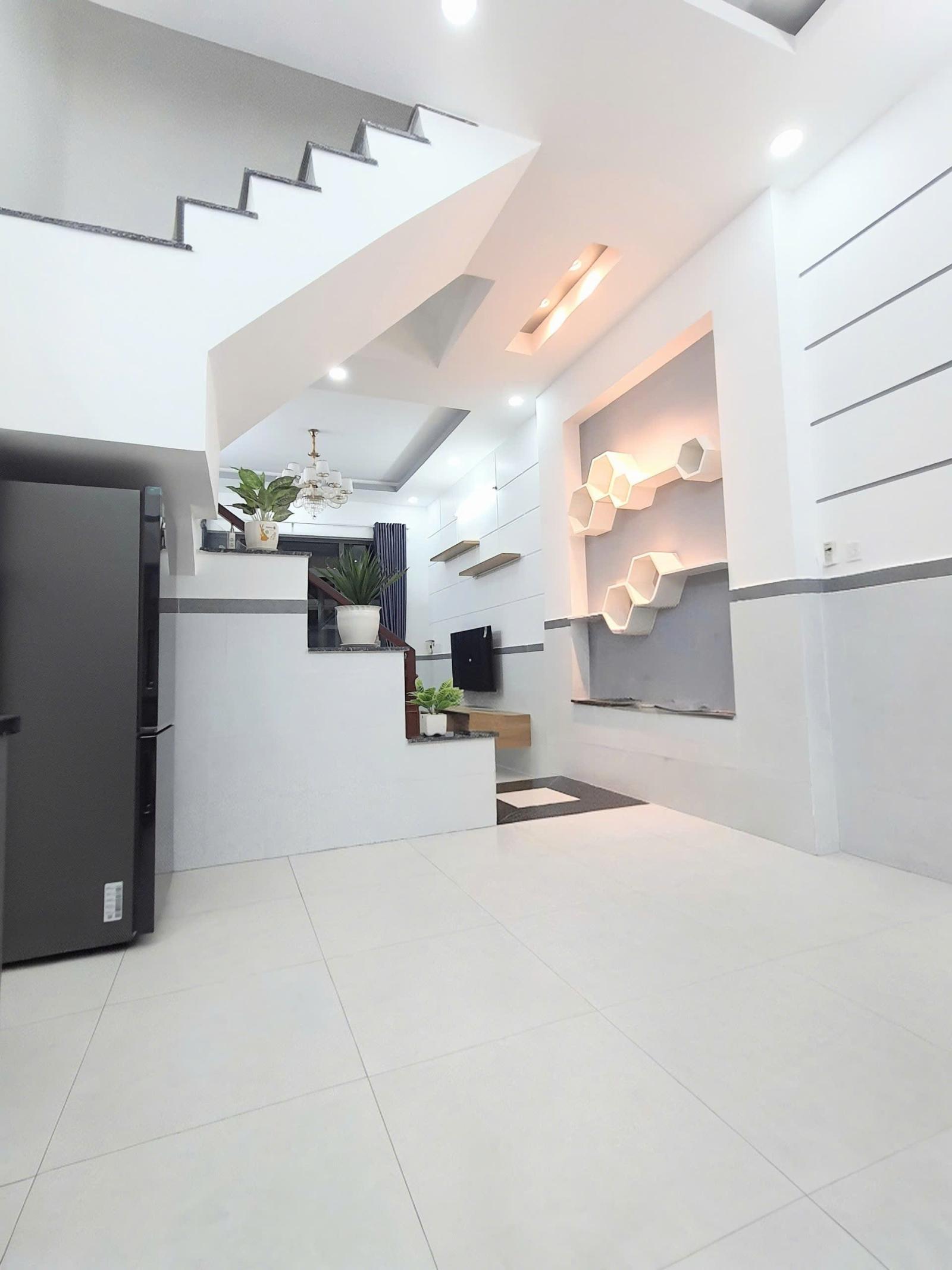 Bán nhà mới xây Full nội thất đướng số 8 linh xuân thủ đức LH:0909428959.