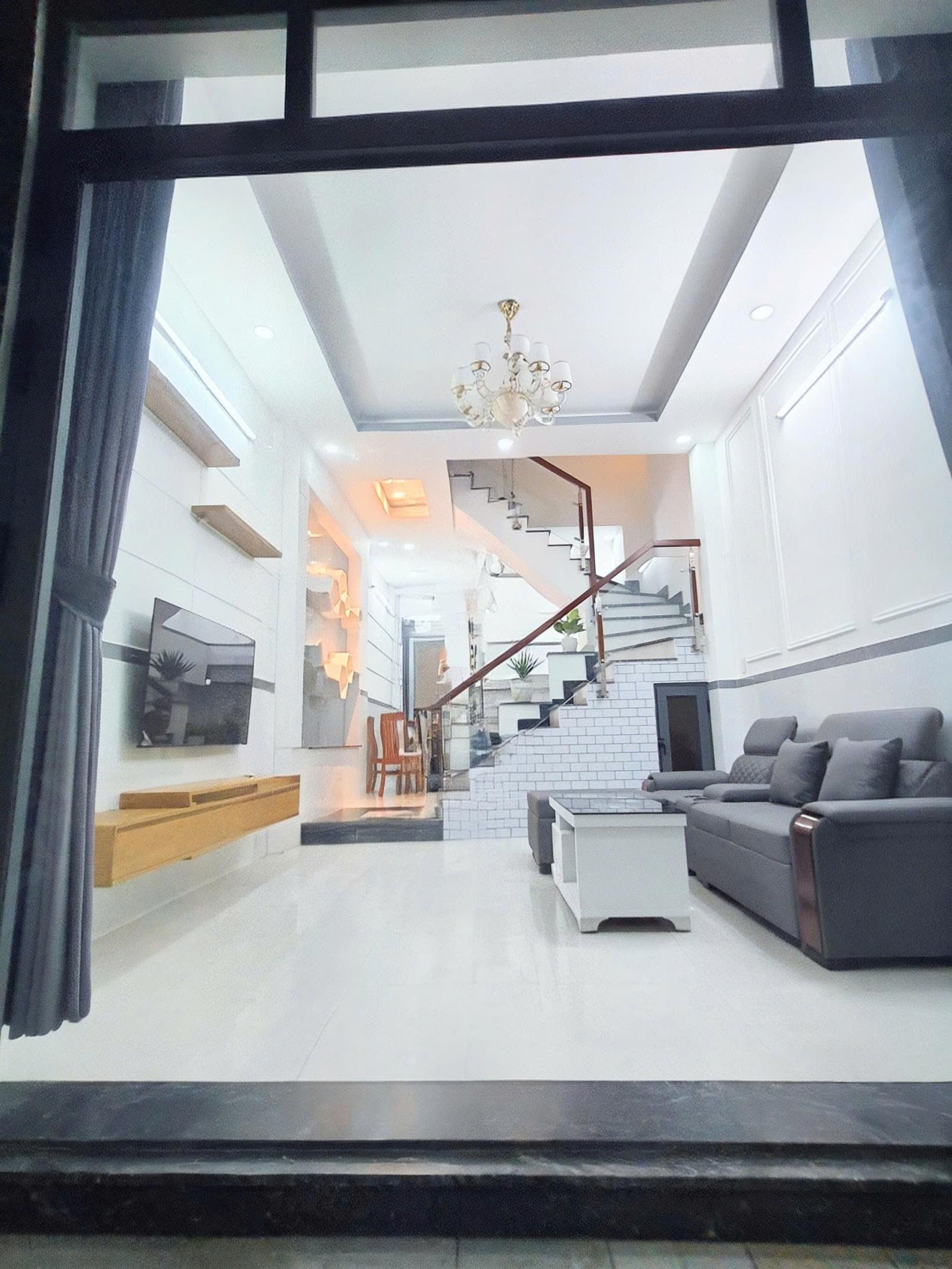 Bán nhà mới xây Full nội thất đướng số 8 linh xuân thủ đức LH:0909428959.