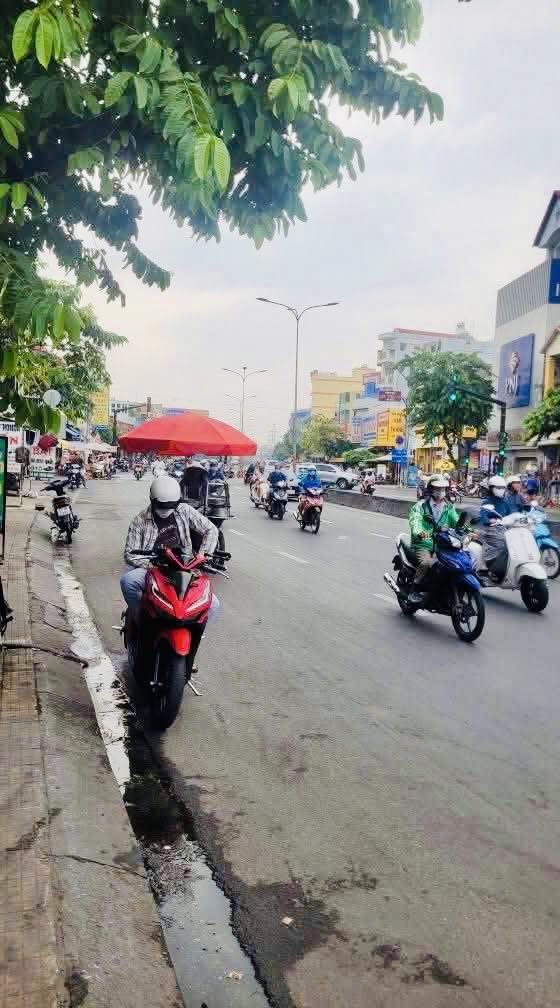 MẶT TIỀN KINH DOANH LÊ TRỌNG TẤN – ĐƯỜNG 30M CÓ LỀ – 93M² –  NHỈNH 15