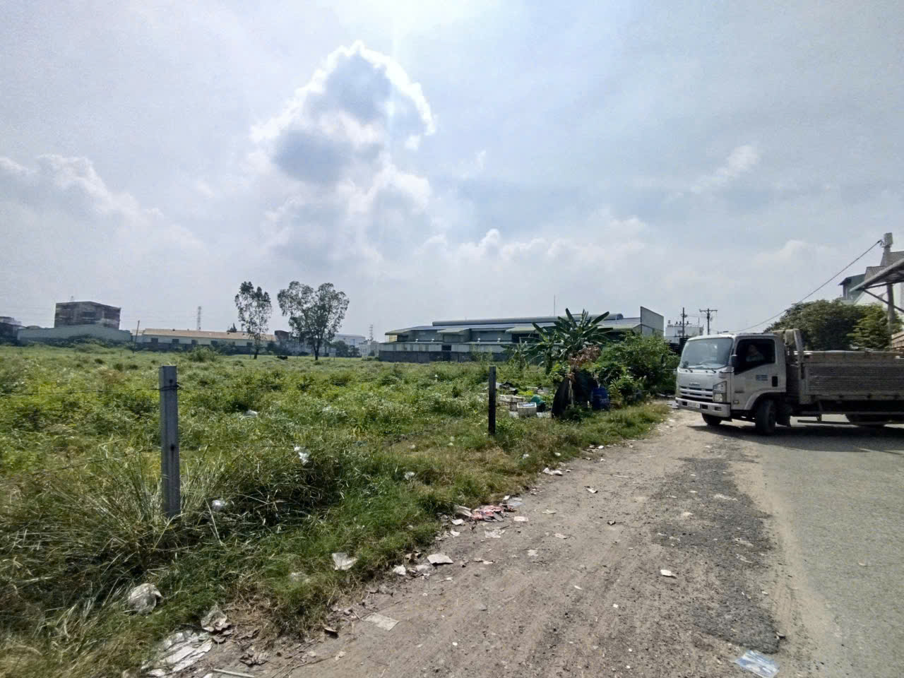 Bom Tấn chỉ 33tr/m2 đất full thổcư5600m2 đường Nguyễn Thị Điệp Hóc Môn đường 10m185 tỷ