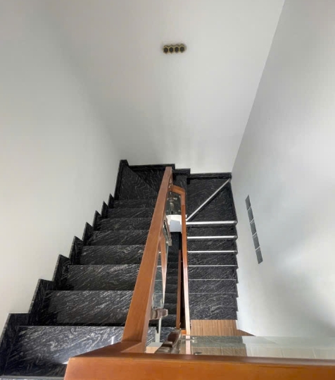 Cần bán nhà 3tầng- 4x19- giá chỉ hơn 5 tỷ