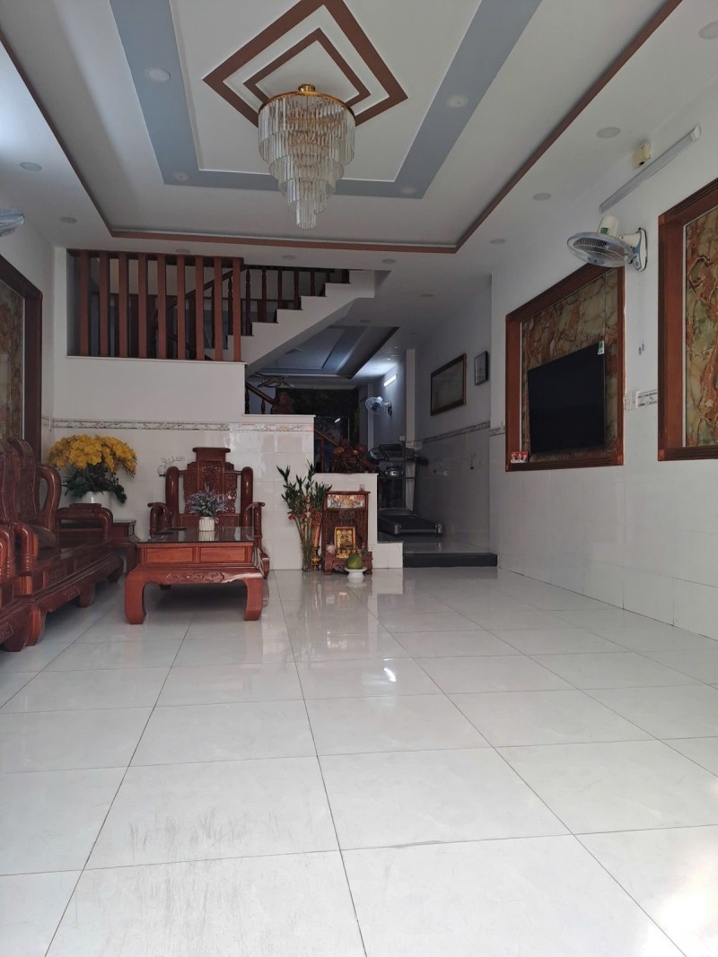 Bán nhà HXH 7 chỗ, Phan Huy Ích, 300m là Emart, 5x18m, 3 Tầng - 4 PN, 8,5 tỷ.
