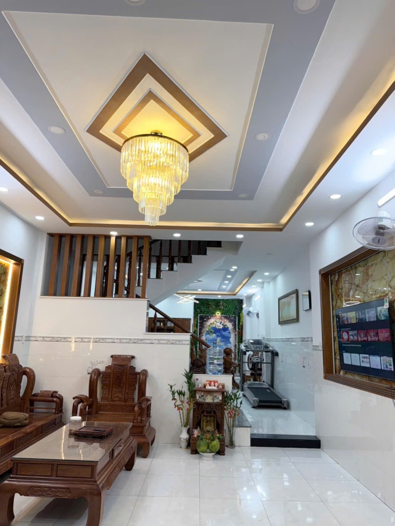 Bán nhà HXH 7 chỗ, Phan Huy Ích, 300m là Emart, 5x18m, 3 Tầng - 4 PN, 8,5 tỷ.