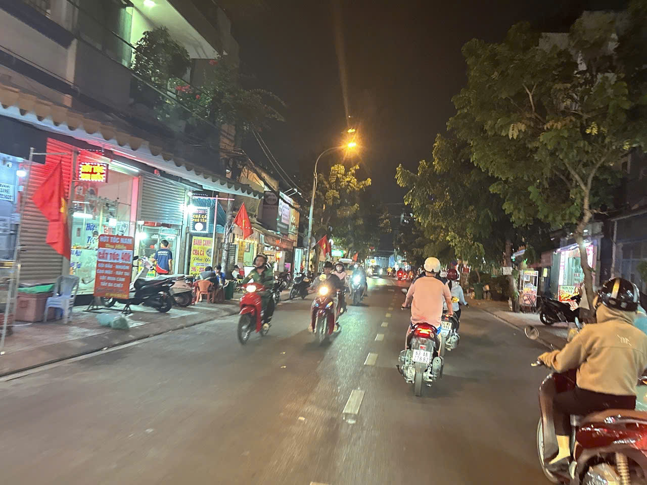 Bán nhà tặng NT hẻm 993 Phạm Văn Bạch 63m2 ngang 5m 5 tầng ngay chợ chỉ 8.2 tỷ.