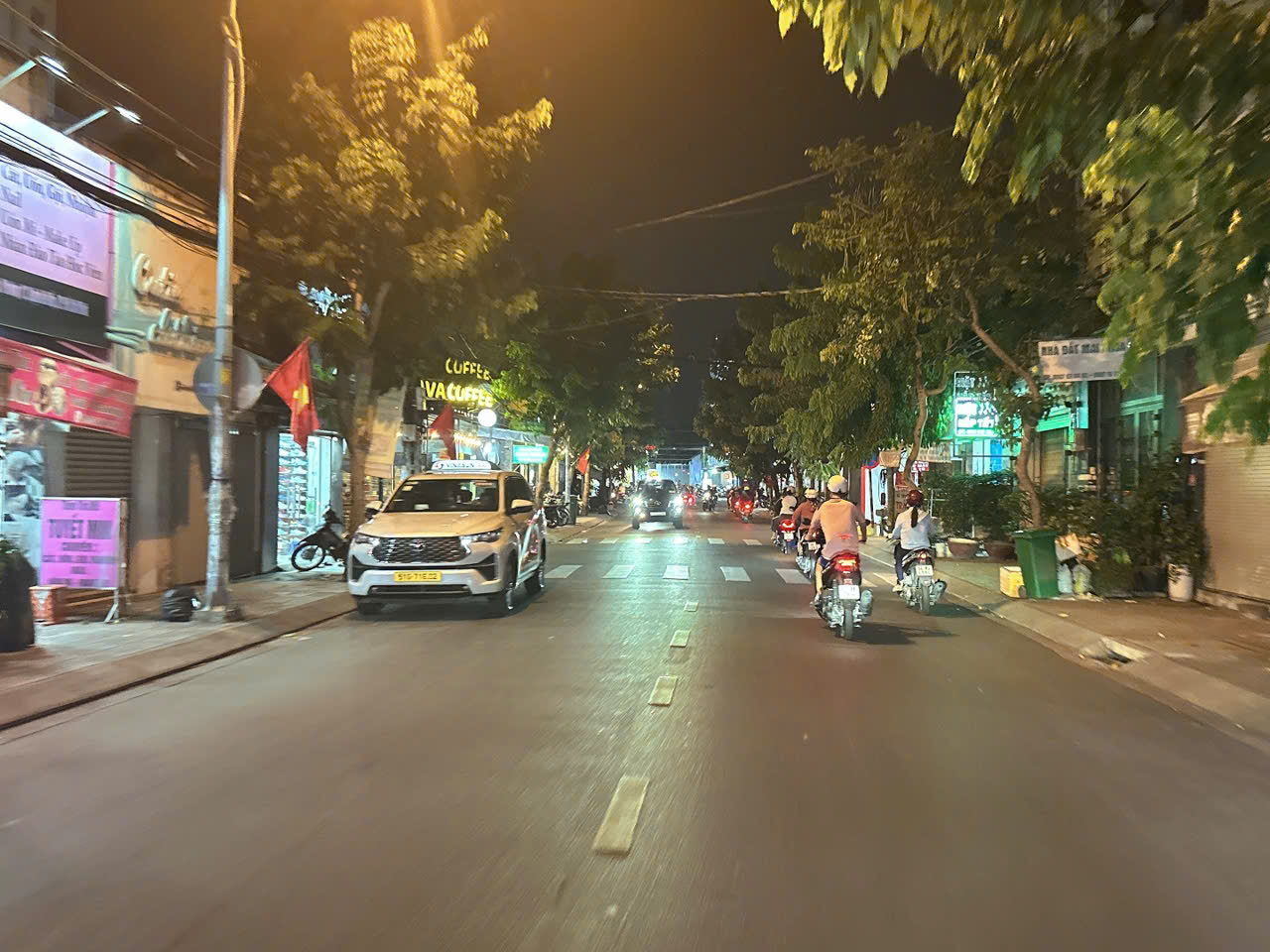 Bán nhà tặng NT hẻm 993 Phạm Văn Bạch 63m2 ngang 5m 5 tầng ngay chợ chỉ 8.2 tỷ.