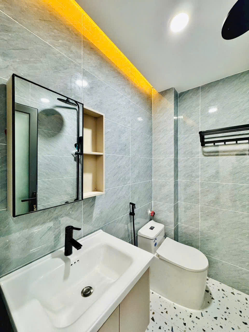 BÁN NHÀ NHỈNH 5 TỶ - NHÀ 4 TẦNG 2R2FWQQ