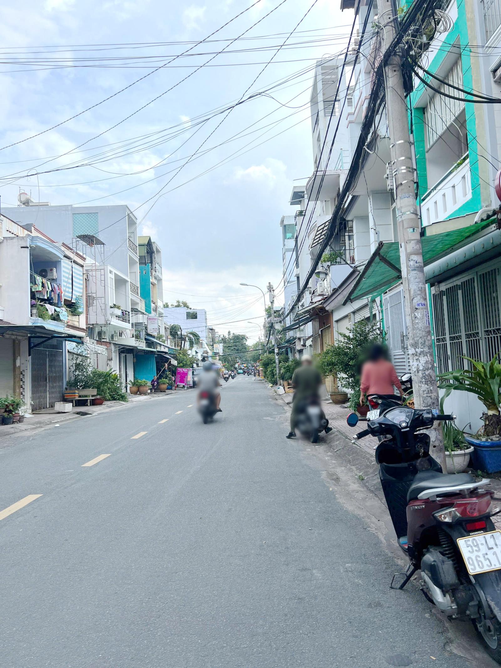 Nhà 4 tầng mặt tiền đường Tám Danh P.Chánh Hưng, Giá : 11 Tỷ (T/L)