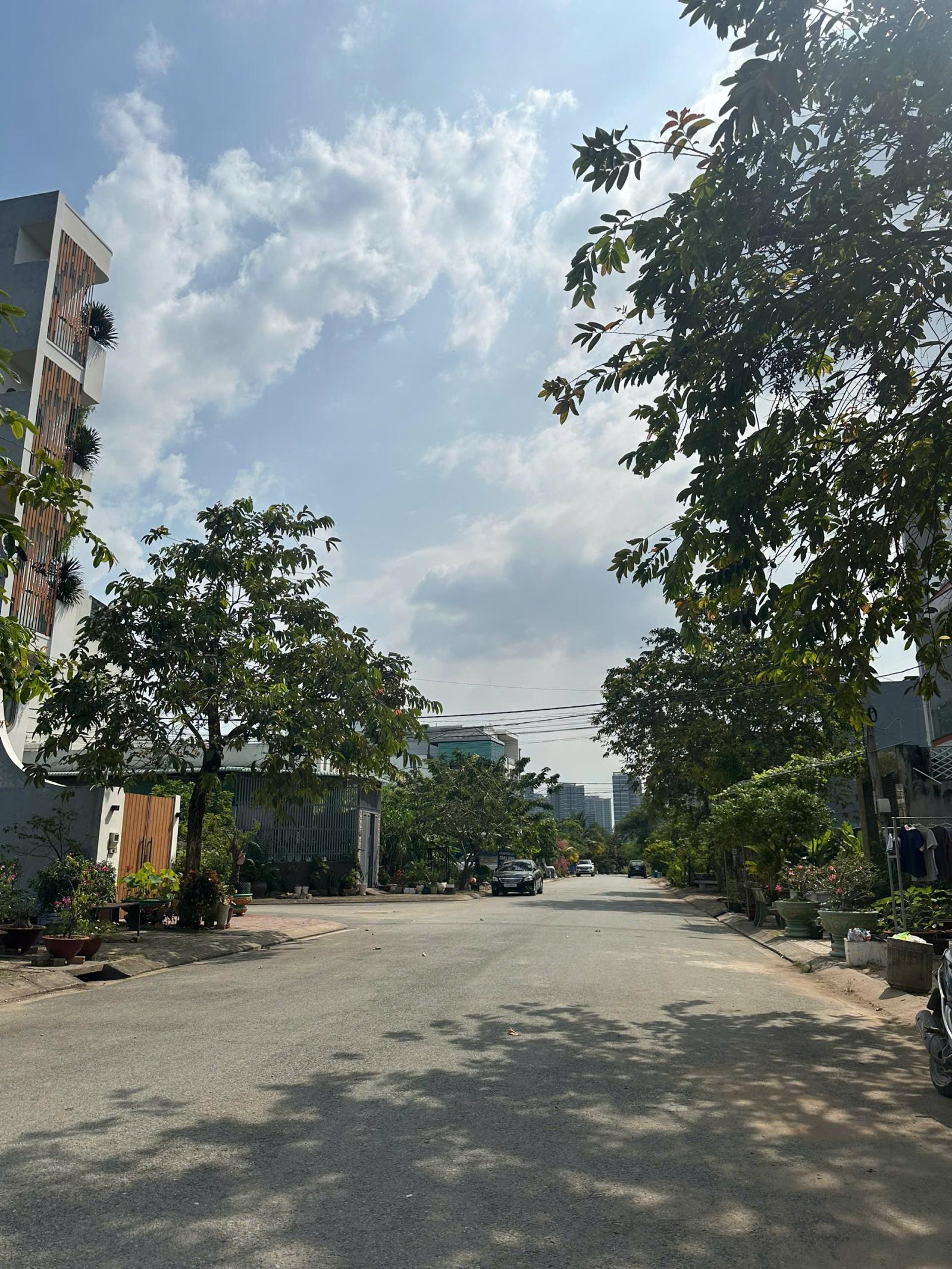 BÁN NHÀ NGAY VINHOME GRAND PARK, 75.6M2, 2 TÀNG BTCT, CHỈ 5.X TỶ