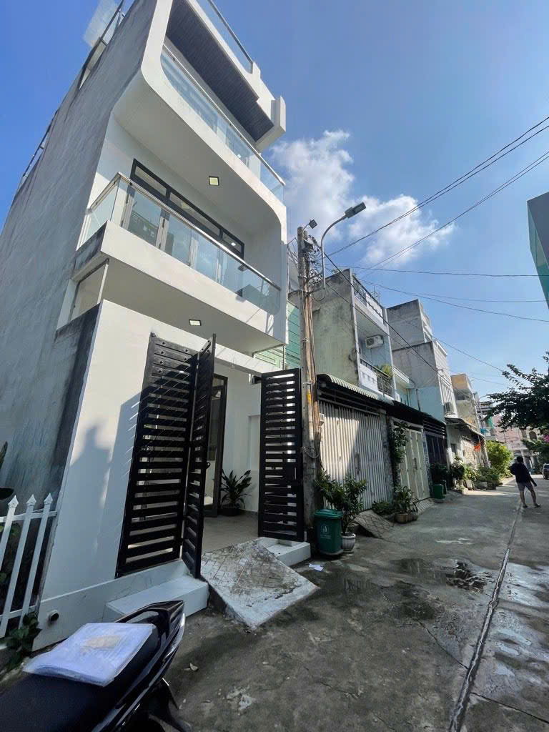 NHÀ ĐẸP VIEW VINHOME GRAND PARK, HẺM XE HƠI, 4 TẦNG BTCT - 4PN, NHỈNH 5 TỶ