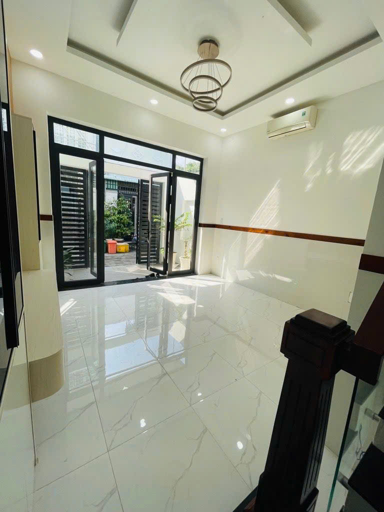 NHÀ ĐẸP VIEW VINHOME GRAND PARK, HẺM XE HƠI, 4 TẦNG BTCT - 4PN, NHỈNH 5 TỶ