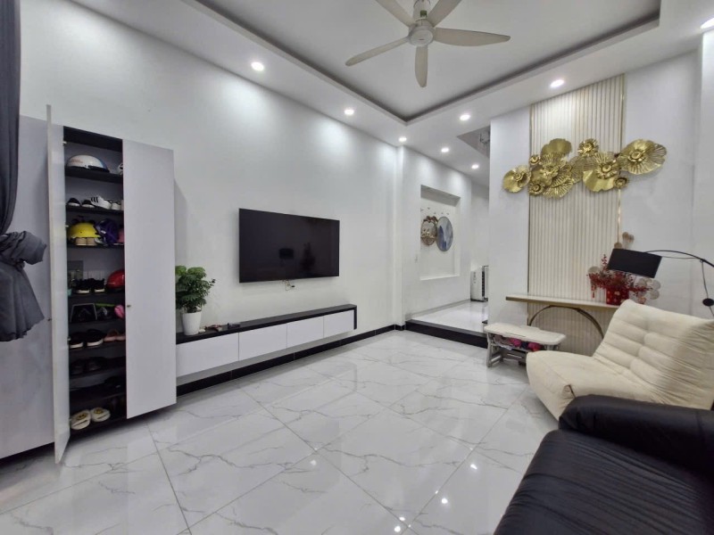 Bán nhà đườg số 8, Phường Linh Xuân, Thủ Đức, TP HCM. DT 92m2, 3 tầng, Giá 7.7 tỷ, Sổ Hồng -