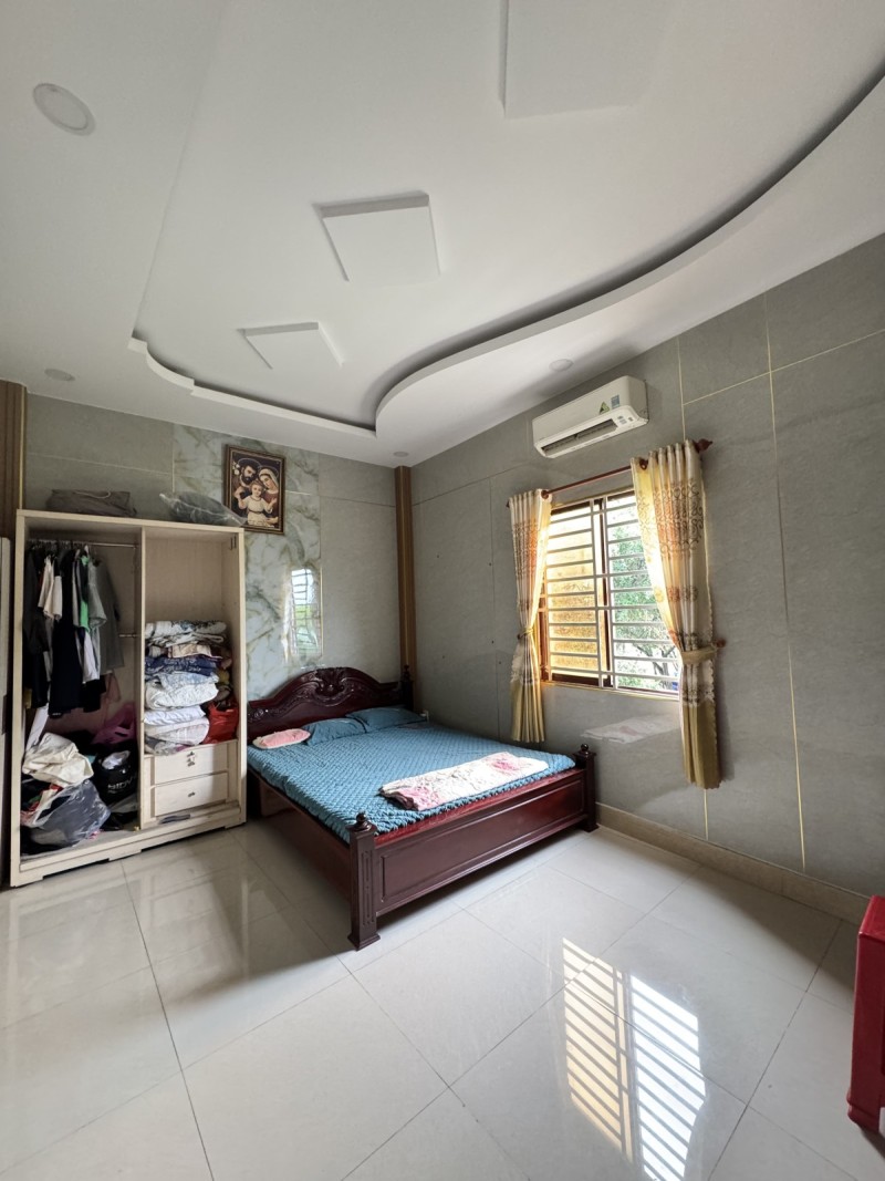 Bán nhà đườg số 8, Phường Linh Xuân, Thủ Đức, TP HCM. DT 92m2, 3 tầng, Giá 7.7 tỷ, Sổ Hồng -
