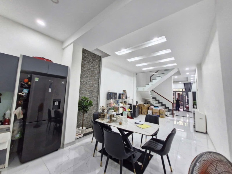 Bán nhà đườg số 8, Phường Linh Xuân, Thủ Đức, TP HCM. DT 92m2, 3 tầng, Giá 7.7 tỷ, Sổ Hồng -