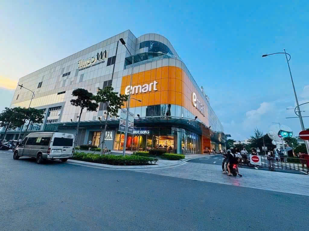 Bán nhà hẻm 108 Phan Huy Ích 70m2(5.4*13m) tặng nội thất mới 100% Sát Emart chỉ 6tỷ