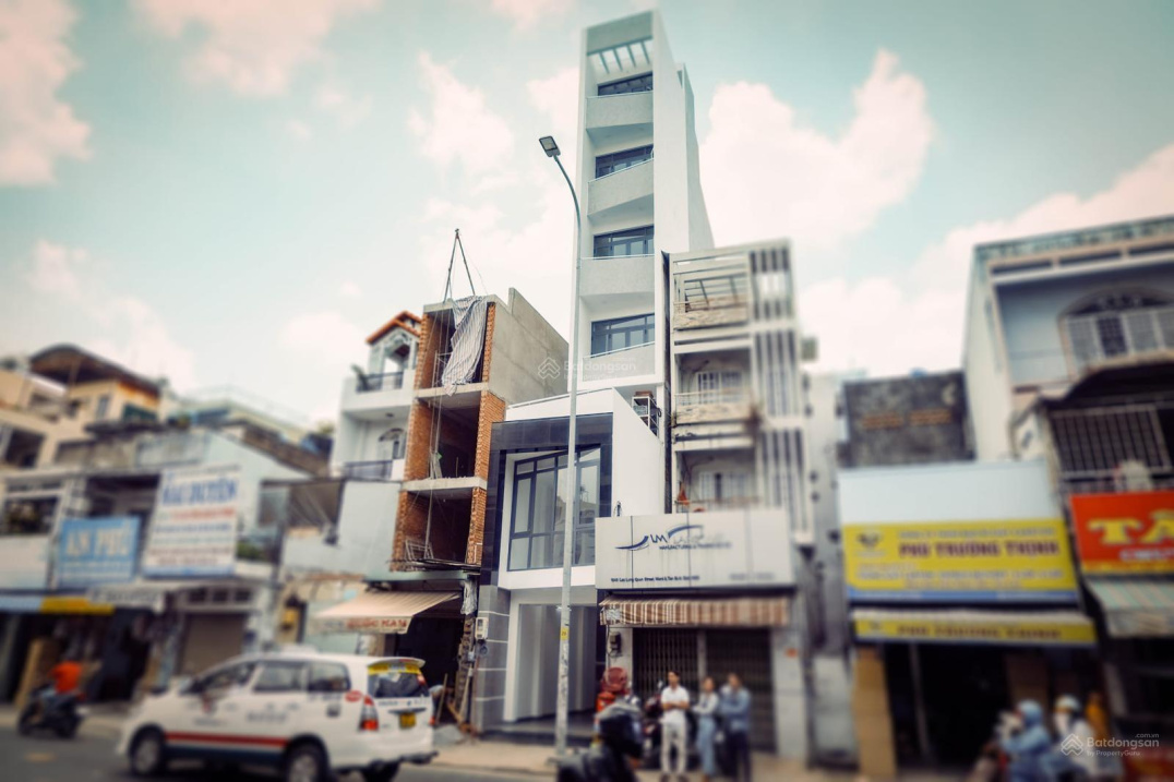 Bán nhà mặt phố đẹp 7 tầng có thang máy tại Lạc Long Quân, 13.4 tỷ, 75m2, Tân Bình, HCM