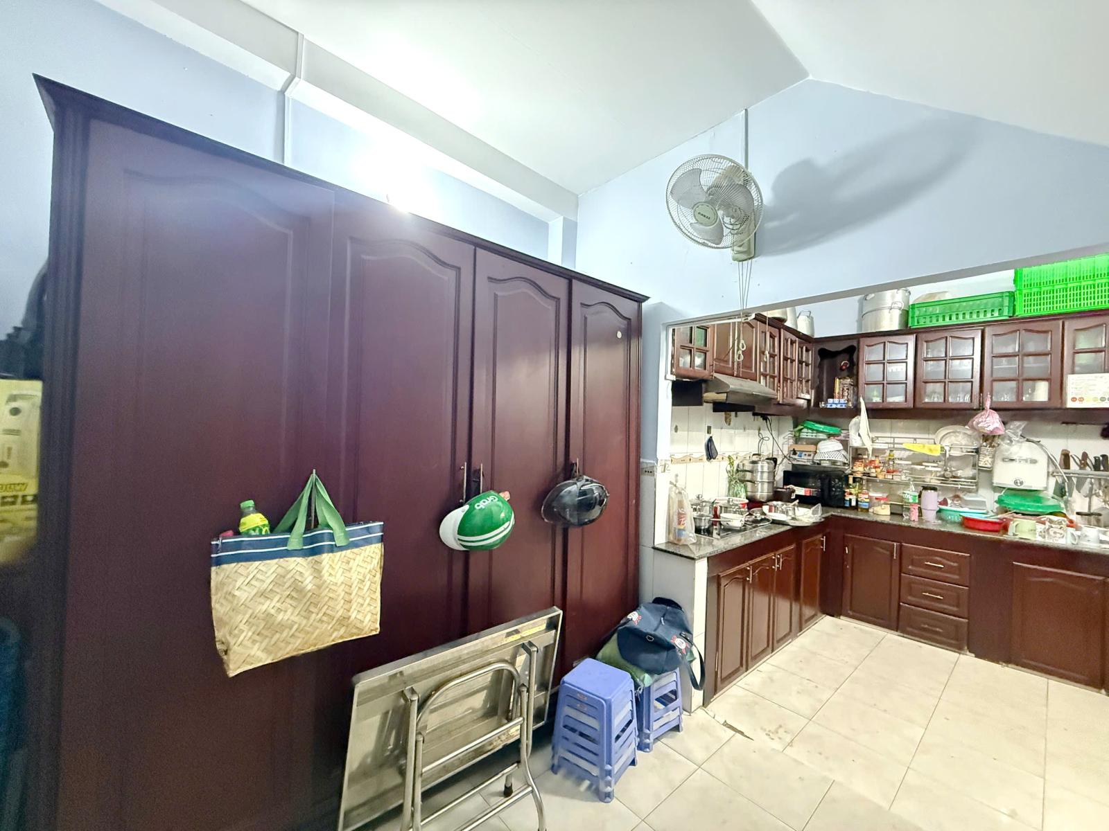 Nhà 2 tầng nở hậu hẻm thông 3,5m Hoài Thanh P Bình Đông Giá 6,9 tỷ