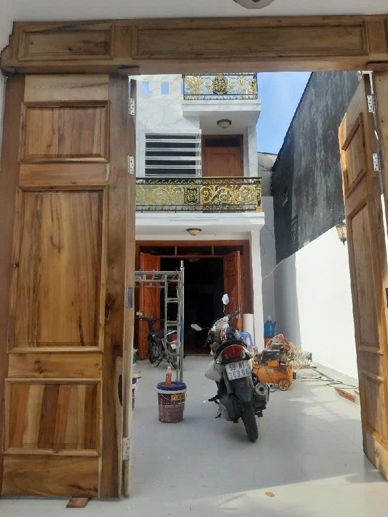 Nhà Đẹp Tân Bình Tặng Full Nội Thất , xách Vali vào ở ngay , DT ~ 100m2 ( sổ a4) SHR _ 9Tỷ2.