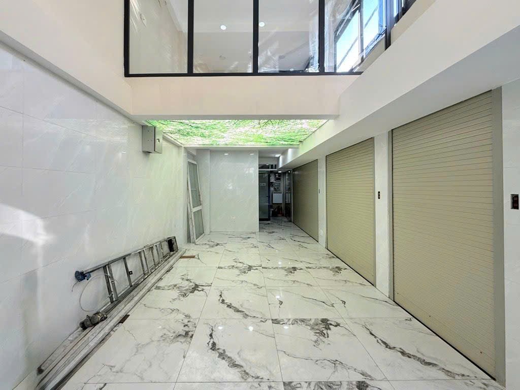 MT KINH DOANH SẴN THANG MÁY NI SƯ HUỲNH LIÊN Tân Bình, DTSD ~ 300m2 SHR Zá 17.x tỷ .